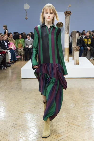 Look 18